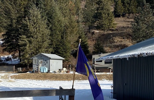 Bonner County Cottage | Glamping in a Tiny House! Full size shower and hot water!