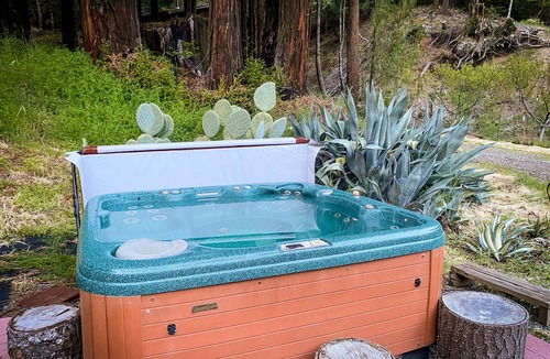 Garberville RV Rental | Glamping in the Redwoods, with hot tub! The Knoll