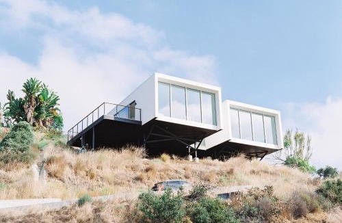 Bonita House | Glass Home with Views, Hot Tub, FREE EV Charging!