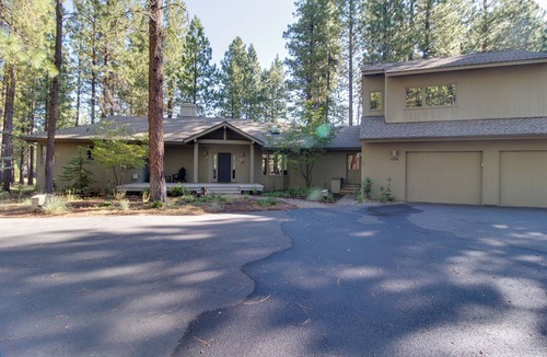 Black Butte Ranch House | Glaze Meadow Fairway Home | Sleeps 10 + Hot Tub