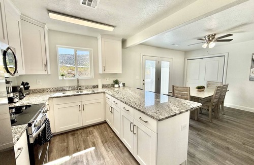 Glendale House | Glendale Townhome | Hot Tub Near Zion & Bryce
