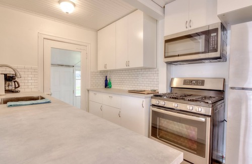 Gleneden Beach House | Gleneden Beach Home with Fire Pit, Grill, and Large Fenced Yard