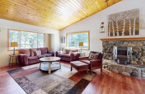 Montgomery Estates House | Gold Dust Getaway with Foosball Big Deck & Forest Views - Near Slopes