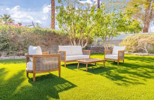 Palm Springs House | Golden Age Retreat with pool and hot tub
