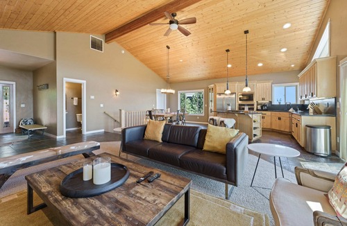 River West House | Golden Butte - Stunning & Spacious, Captivating Views, A/C, Foosball