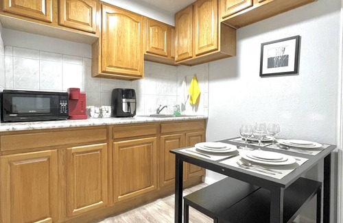 Sunset District Apartment | Golden Gate Park Sweet: 2 BD and 1BA Unit-10MIN to Golden Gate Park