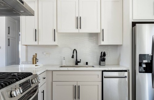 South Park Apartment | Golden Hill Getaway 1 **EV Charger**