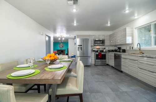 Villa Bonita Estates House | Golden Modern 4 Bedroom House