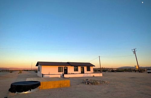 Twentynine Palms House | Golden Moon Hideaway: A Stargazer's Retreat
