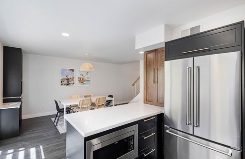 Palm Springs House | ★Golf & Couples Oasis★ Midcentury w/6 Pools, Hot Tub