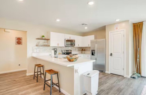 Wickenburg House | Golf Course, Mountain Views & Warm Amber Lights Desert Oasis