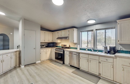 Fort Mohave House | Golf, Fish & Unwind! Group Getaway in Fort Mohave