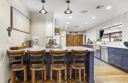 Orange Valley Estates House | Good Vibes meet Luxury at The H - Commercial heater, 3 fireplaces & HEATED POOL
