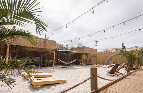 Stockton House | GoodLifeResorts (Downtown, Airport) 17 BR, 65 Capacity