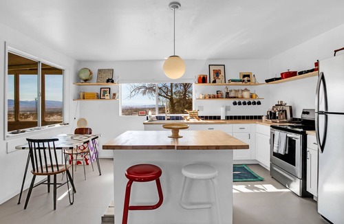 Wonder Valley House | Gorgeous 1 Bedroom House and Artist Studio On The Edge of Wonder Valley