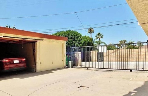 Bixby North Condo | Gorgeous 2-bedroom condo with AC in Long Beach two garages