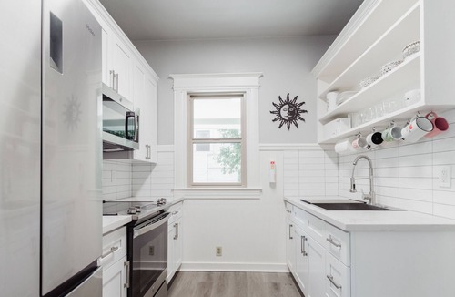 Midtown Sacramento Apartment | Gorgeous 2 BR in Midtown Sac | near Sutter's Fort