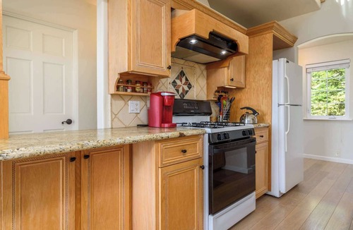 Anchor Bay House | Gorgeous 3 BDR Home in Gualala w/Ocean View!