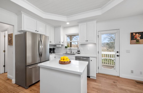 Atascadero House | Gorgeous 6BR Estate Epic Yard and Barn