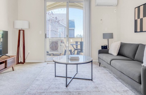 Downtown Apartment | Gorgeous Campbell 2BR w/ Pool, Gym & W/D, near eBay & WF, by Blueground