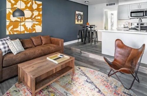 Goebel Apartment | Gorgeous CozySuites Camelback w/pool, parking! 06