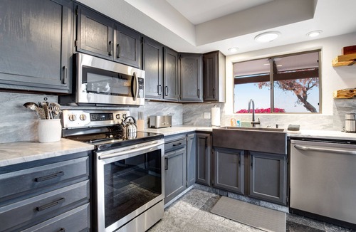 Litchfield Park House | Gorgeous desert home with pool, enclosed yard, full kitchen, on-site golf, & AC