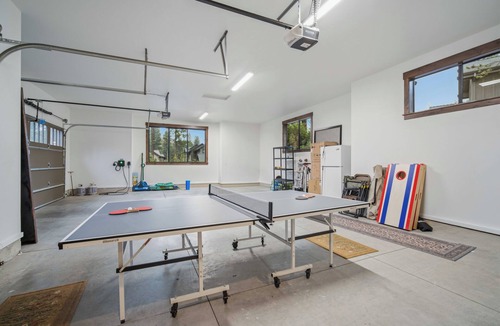 La Pine House | Gorgeous Family Retreat Access to Forest House