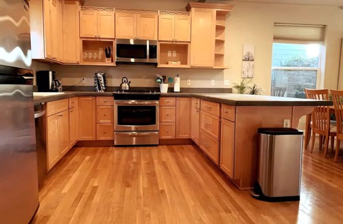 Orenco House | Gorgeous home in the heart of Orenco, close to Intel, Nike, perfect for groups!