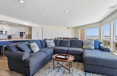 Imperial Beach Apartment | Gorgeous Large Spacious 3 Bedroom Direct Oceanfront