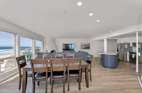 Imperial Beach Apartment | Gorgeous Large Spacious 3 Bedroom Direct Oceanfront