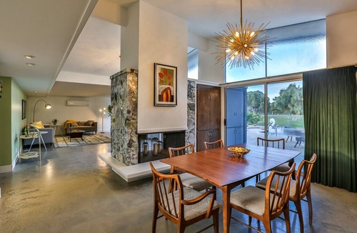 Winchester House | GORGEOUS Mid Century - Close to Strip - Golf - Views - Superhost Status - WOW