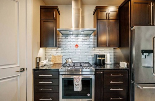 Central Oregon House | Gorgeous modern suburban home near Autzen Stadium