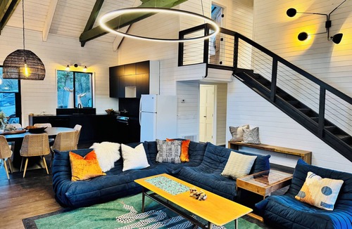 Cherry Cabin | Gorgeous Mountain View Cabin Retreat