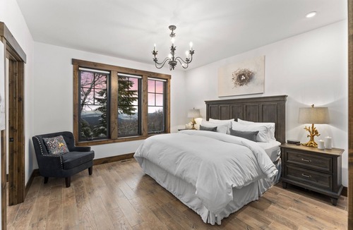 Sandpoint Cabin | Gorgeous mountain getaway - VIEWS - HotTub - Private - Wildlife - Close to town