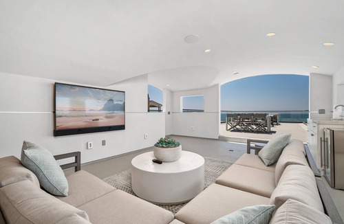 West Newport House | Gorgeous ocean front three-story home