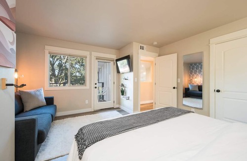 Atascadero House | Gorgeous*Pool*Lake View*Game Room*Mini Putt!