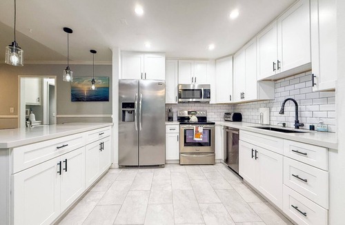 Santa Ana Heights Condo | GORGEOUS, PRIVATE, QUIET 2 BED/2 BATH Hideaway WALKING DISTANCE TO THE BEACH