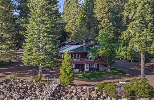 Peninsula Village House | Gorgeous Secluded Cabin with Amazing Views in Lake Almanor, California
