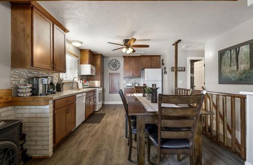 Peninsula Village House | Gorgeous Secluded Cabin with Amazing Views in Lake Almanor, California