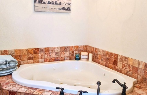 Sierra Vista Southeast House | Gorgeous Spanish Style Home with Jacuzzi tub and fireplace