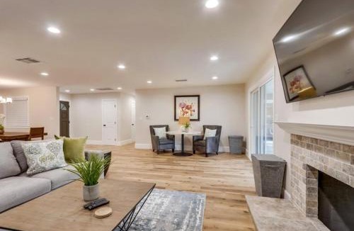 Orange House | Gorgeous Upgraded 5 Bedroom & 4 Bath Home with Jacuzzi