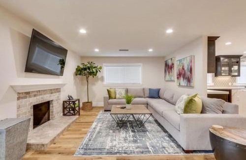 Orange House | Gorgeous Upgraded 5 Bedroom & 4 Bath Home with Jacuzzi