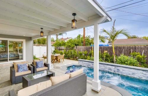 Orange House | Gorgeous Upgraded 5 Bedroom & 4 Bath Home with Jacuzzi