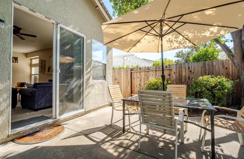 West Sacramento House | Grace Vista Spacious Near Downtown, Bars, UC Davis