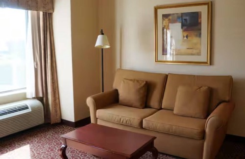 Kingman Hotel | Grand Canyon Kingman Stay w/Indoor Pool Access & Close to Downtown