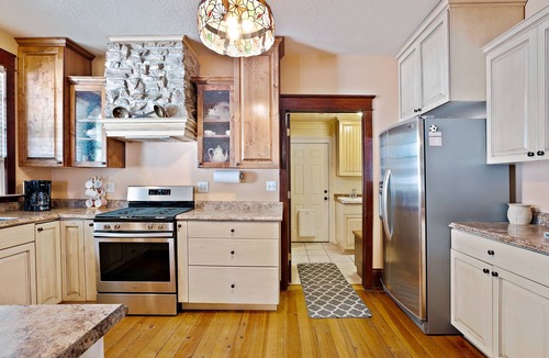 Fredonia House | Grand Canyon North Rim + Zion, Bryce, Grand Staircase, The Wave and Lake Powell