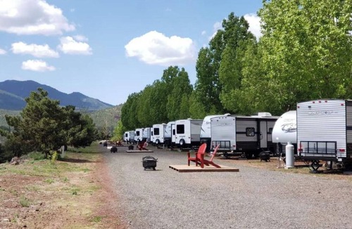 Williams Apartment | Grand Canyon RV Glamping Deluxe Luxury Suite (Glamping Getaway - With Fireplace)