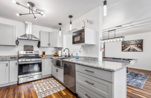 Williams House | Grand Canyon - Theater - Arcade - Pickleball - Pool Table - Fire Pit - View