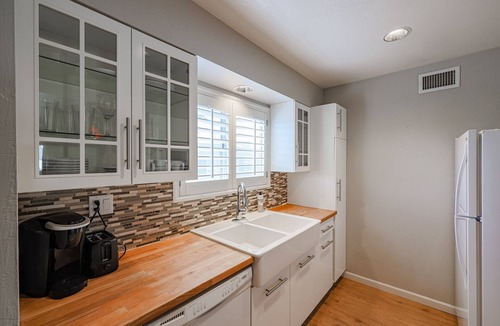 Fashion Square Apartment | GRAND FULL 2 BR Condo W/Heated Pool Across Mall & Bars