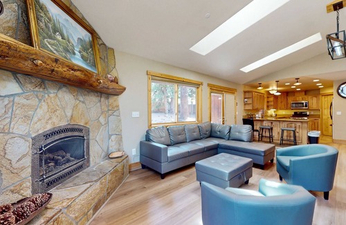 Country Club Estates House | Grand lodge in the woods near golf, hiking & skiing with multiple fireplaces
